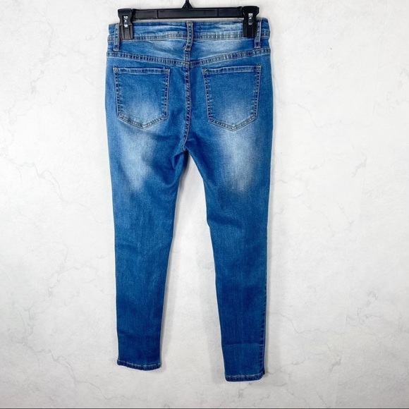 [The Style Between Us] - Picture 3 of 3